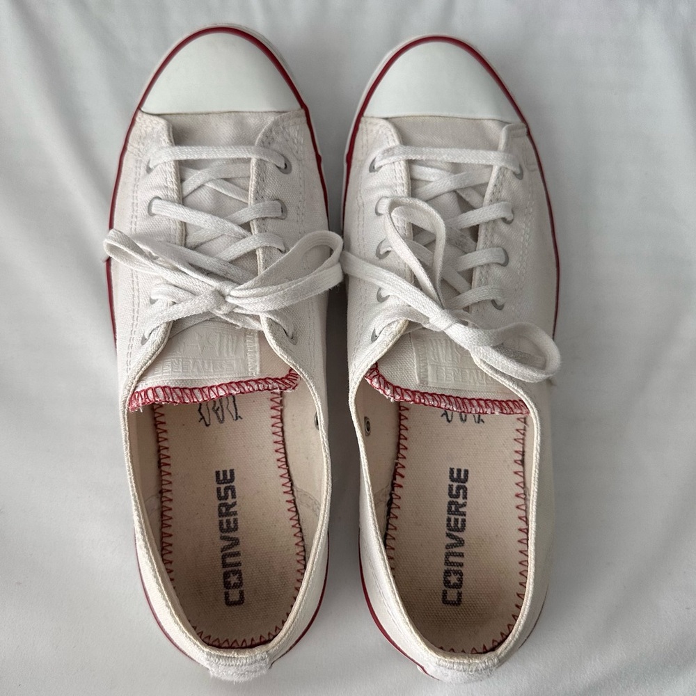 Converse AllStar Low Top Sneakers Women’s Size US 9